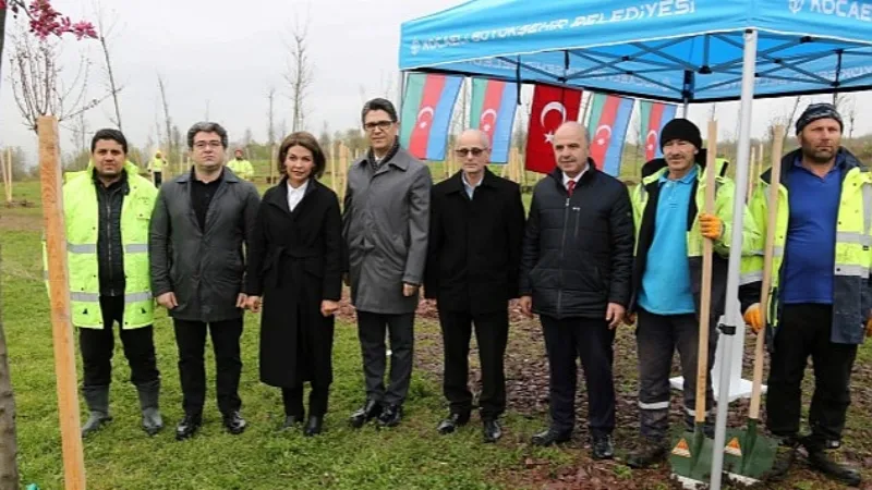 Azerbaycan ve Türkiye Kardeşliği Ormanına Haydar Aliyev'in anısına 100 fidan