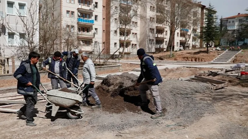 2000 Evler Mahallesi 5. Yol'da bulunan park, Nevşehir Belediyesi Park ve Bahçeler Müdürlüğü ekiplerince yenileniyor.