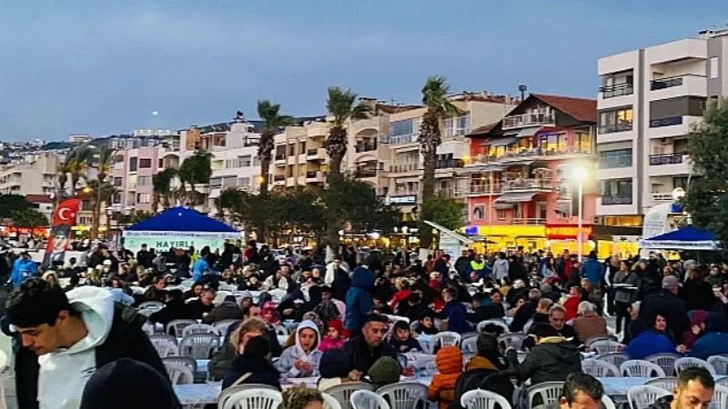 Aydın Büyükşehir Belediyesi Geleneksel İftar Sofralarını Vatandaşlarla Paylaşmaya Devam Ediyor