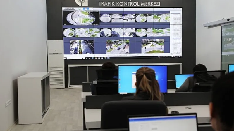 Antalya Büyükşehir kavşakları Trafik Kontrol Merkezi'nden izleyecek