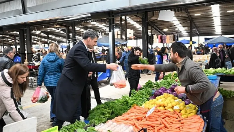 Başkan Kocaman Pazar Alışverişinde