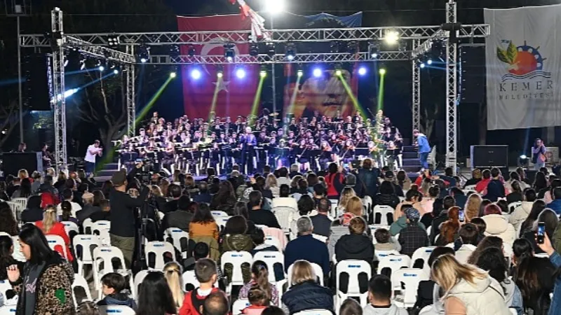 Gençlik Orkestrası gönülleri fethetti