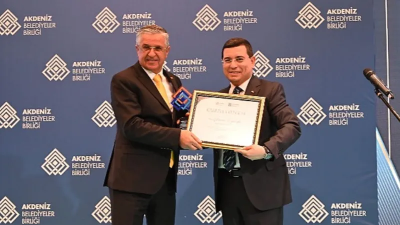 Başkan Topaloğlu'nun eğitim projesine birincilik ödülü