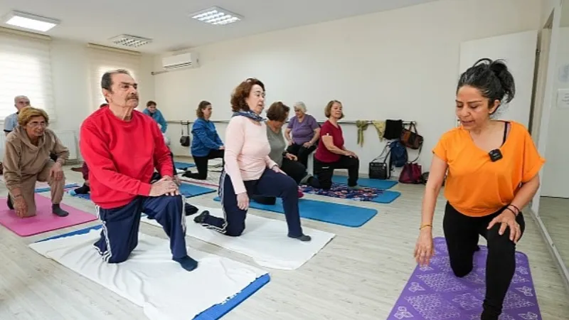 Gaziemir'in çınarlarına yogayla gençlik aşısı