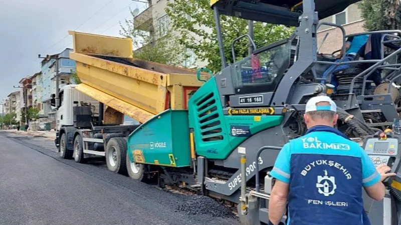 Yol Bakım Timi, Körfez Hamit Kaplan Caddesini asfaltladı