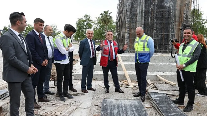 Finike Cumhuriyet Meydanı Projesi'nde Sona Yaklaşıldı