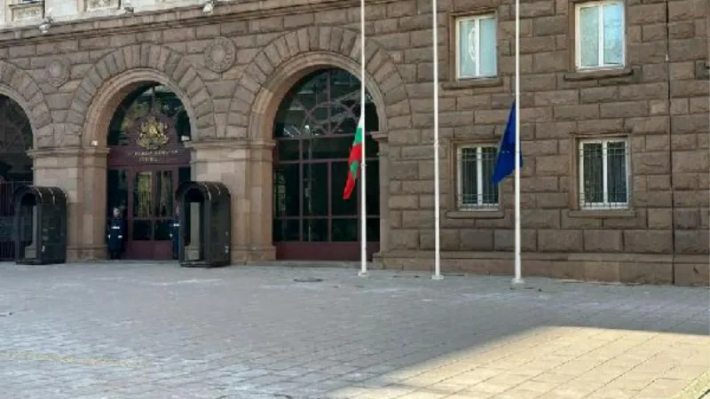 Bulgaristan'da bayraklar yarıya indirildi