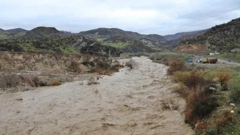 Adıyaman'da sel felaketinde kaybolan 3 kişi için arama çalışmaları sürüyor