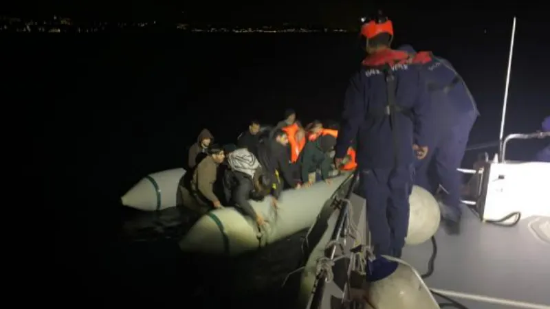 İzmir'de 185 göçmen kurtarıldı, 1 Türk vatandaşı gözaltına alındı