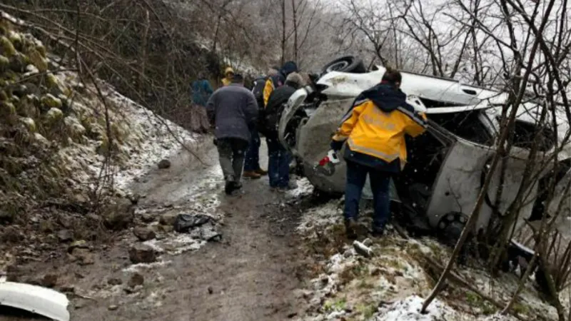 Öğrenci yurdu yolunda kaza; baba ve üniversiteli kızı öldü, oğlu yaralı