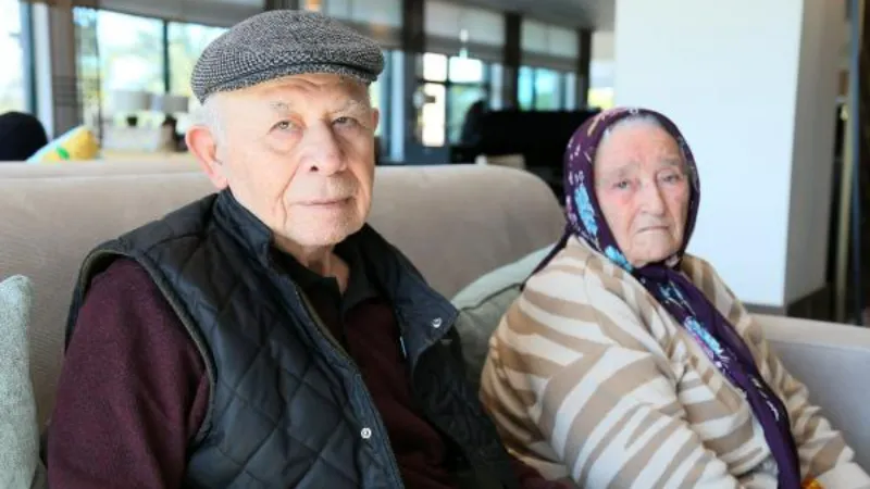Depremzedeler kimliğini, ayakkabısını alamadan Antalya'ya geldi