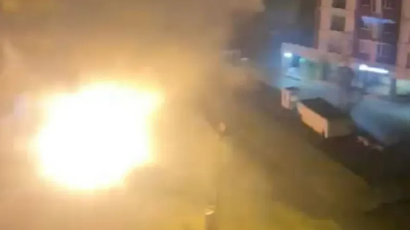 Kadıköy'de yer altı kablolarında patlama