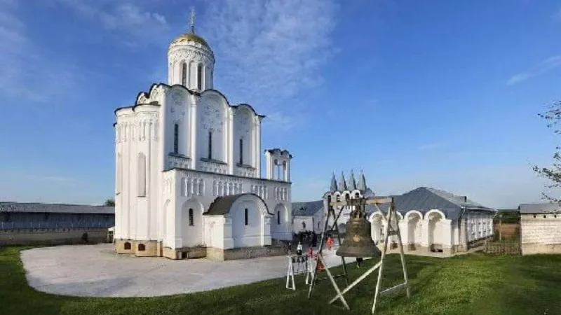 Ukrayna’da 160 yıllık manastır, saldırılarda ağır hasar gördü