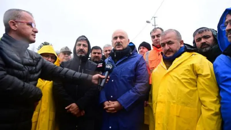 Bakan Karaismailoğlu: Adıyaman'da 160 kişilik arama kurtarma çalışmalarımız sürüyor