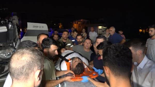 Bursa'da bariyerlere çarpan servis minibüsü takla attı: 1 yaralı