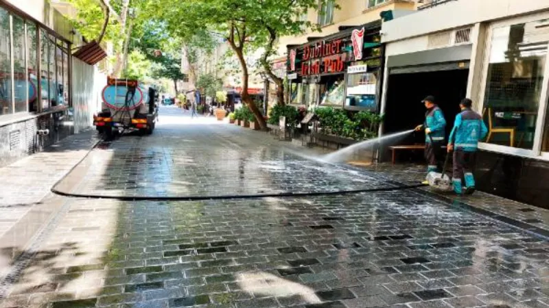 Beyoğlu’nda yılbaşı için temizlik çalışmalarında 32 araç görec yapacak