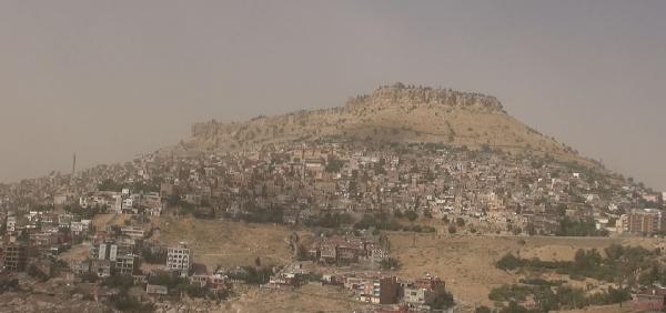 Diyarbakır ve Mardin’de toz taşınımı etkili oldu