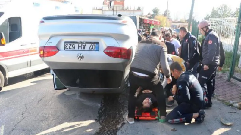 Sürücü adayı, direksiyon dersinde kaza yaptı; eğitmen kaçtı