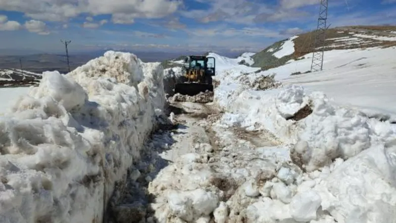 Van'da 3 metre karla mücadele