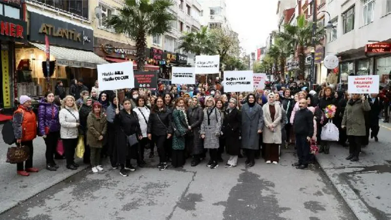 Gaziosmanpaşa’da kadınlar şiddete karşı yürüdü