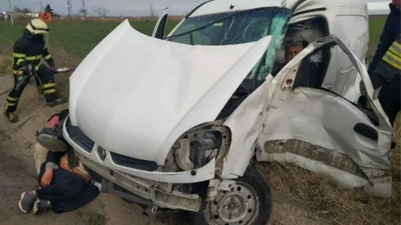 Tekirdağ'da hafif ticari araç ve kamyonet çarpıştı: 4 yaralı 