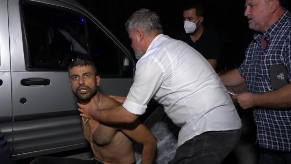 Yol kenarında yaralı bulundu; canı sıkıldığı için kendini vurduğunu iddia etti