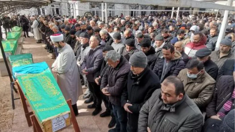 Depremde enkazda kalan 2'si çocuk 9 kişi, Ordu'da toprağa verildi