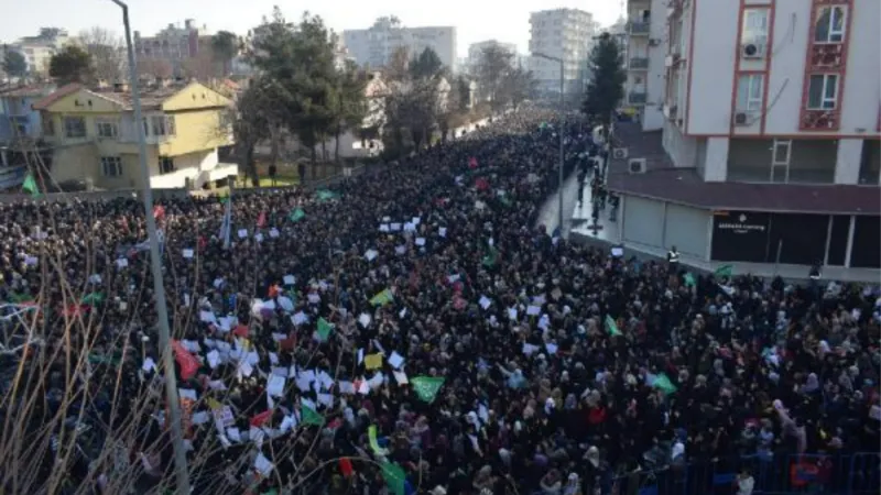 İsveç'te Kuran-ı Kerim yakılması Batman'da protesto edildi