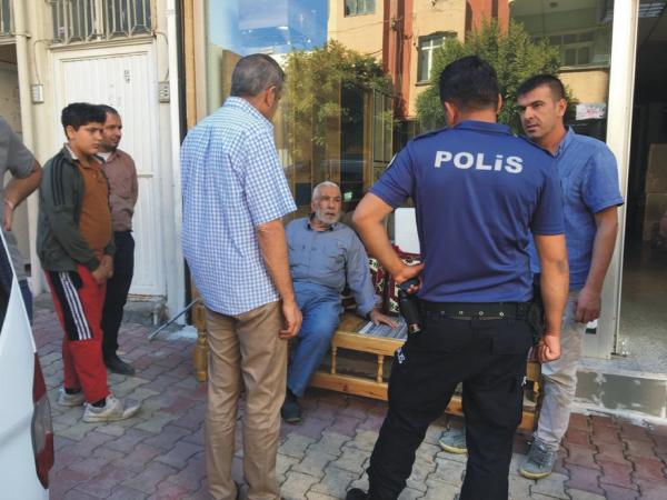 Tartıştığı babası ile ağabeyini bıçakladı
