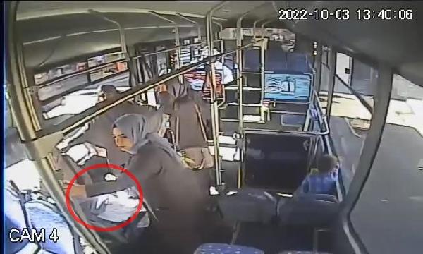 Otobüste baygınlık geçirdi, hastaneye şoför yetiştirdi