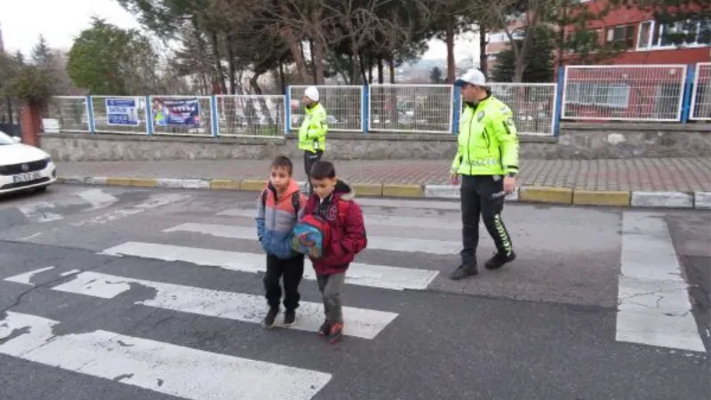 Ataşehir'de okul çevresinde polis denetimi