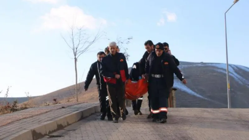 Eşini ve doktor yeğenini öldürüp, intihar etti 