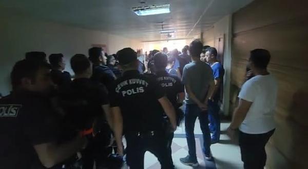 Hastanede 'yemek boykotu' tartışmasında tabancayla ateş edildi