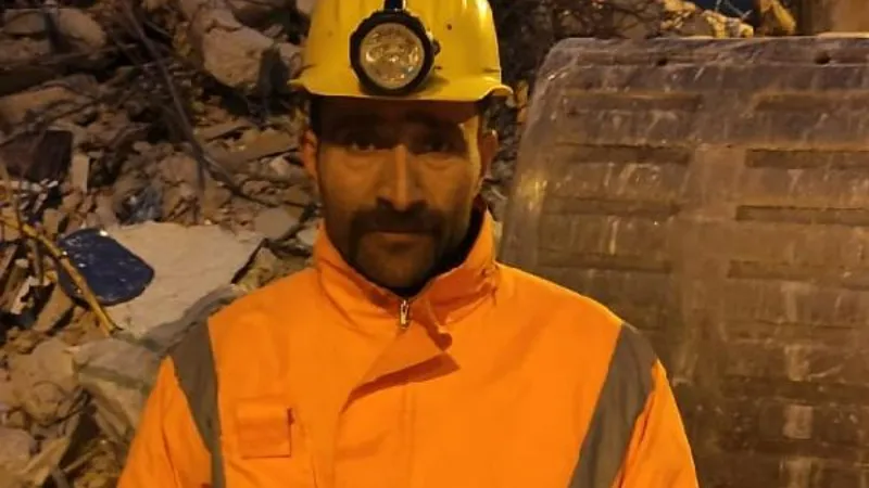 Çorumlu madenci, kurtarma çalışmalarında enkazda bulduğu altınları polise teslim etti