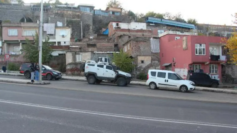 Aracında bulunup hayvanat bahçesine konulan maymunu kaçırdı