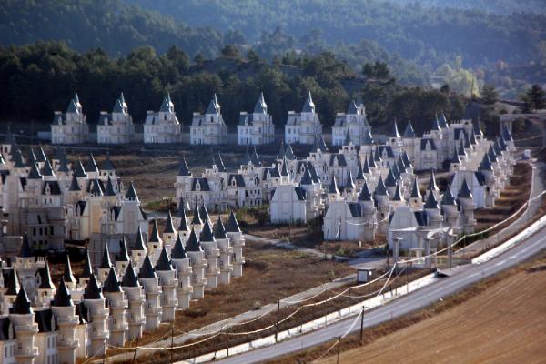 Mudurnu'daki 'şato' villaları yapan şirkete mühlet kararı uzatıldı