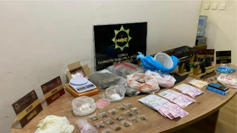 Çorlu'da uyuşturucu operasyonu: 5 gözaltı