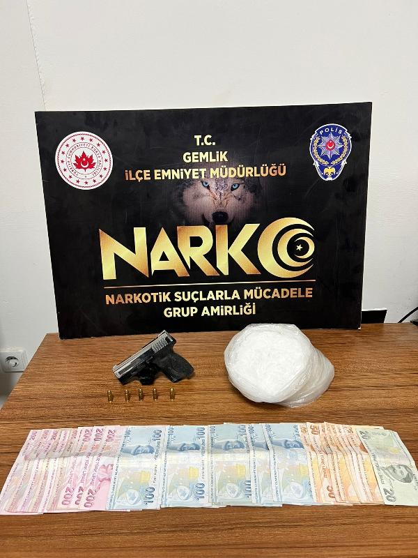 Bursa'da araçta 1,5 kilo uyuşturucu ele geçirildi: 2 gözaltı