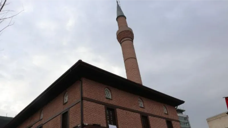 Restore edilen tarihi Zincirli Cami, ibadete açıldı