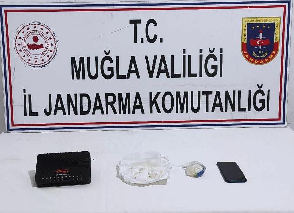 Durdurulan araçtaki Wİ-Fİ cihazından uyuşturucu çıktı; 1 gözaltı