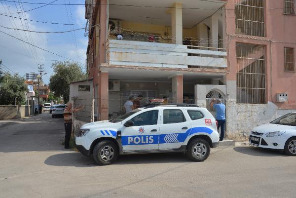 Polisin ihbarla gittiği evde anne ölü, oğlu ağır yaralı bulundu