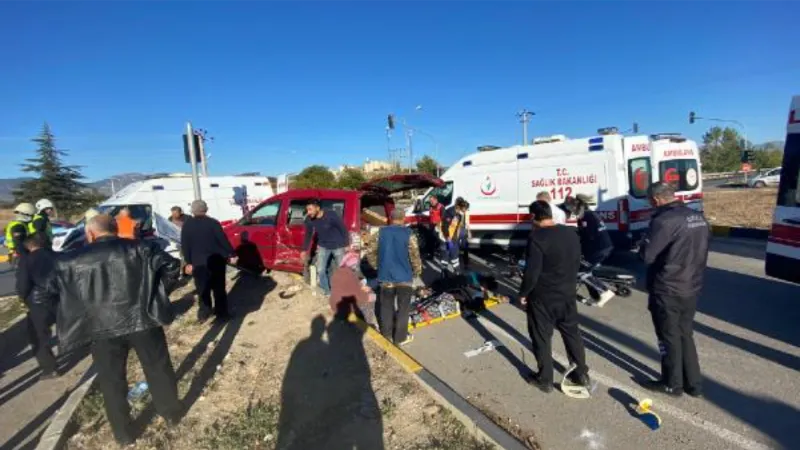 Isparta’da ambulans ile hafif ticari araç çarpıştı: 1 ölü, 6 yaralı
