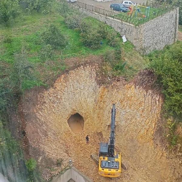 Yol çalışmasında keşfedilen mağara, yer altı sularıyla oluşmuş