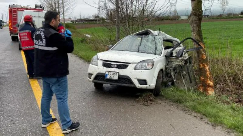 Ağaca çarpan otomobilin sürücüsü öldü