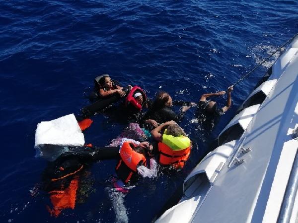 Yunanistan'ın ölüme terk ettiği kaçak göçmenlerden 73'ü kurtarıldı, 6'sı öldü, 5'i aranıyor