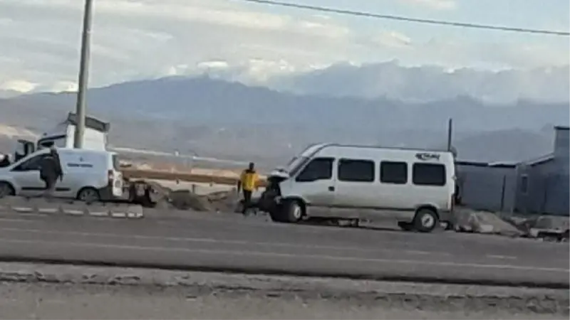 Aksaray’da işçi servisi ile TIR çarpıştı: 9 yaralı