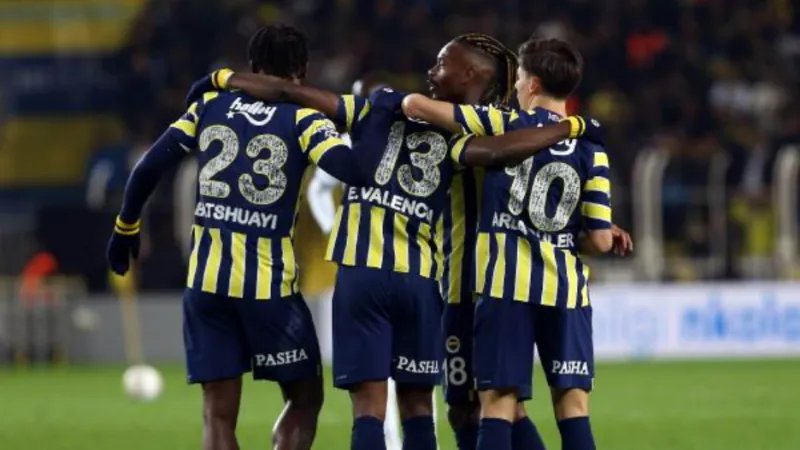 Fenerbahçe şampiyonluk yarışını bırakmıyor