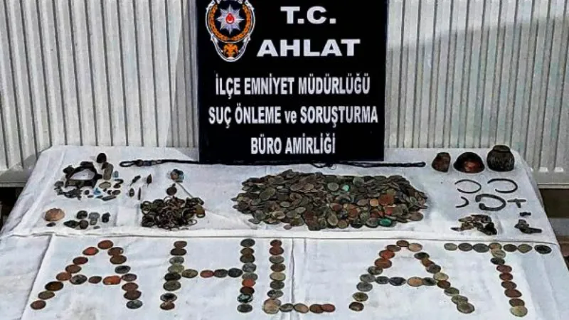 Bitlis'te, 1134 tarihi sikke ve 339 obje ele geçirildi