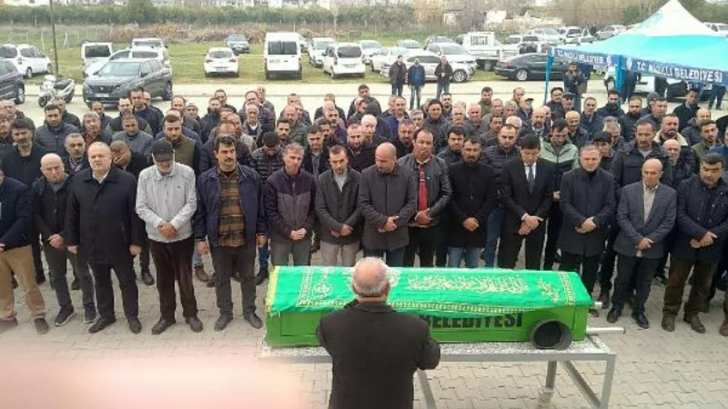 Koltukların tutuştuğu yangında ölen 4 yaşındaki Berkay, toprağa verildi