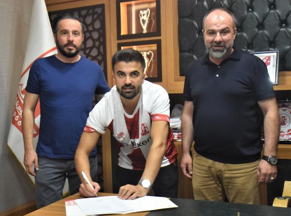 Balıkesirspor'da Berat da imzayı attı